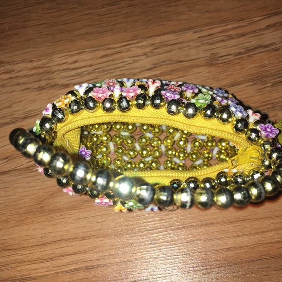 Novelty hand made flower beaded tiny zipper purse - Picture 2 of 7